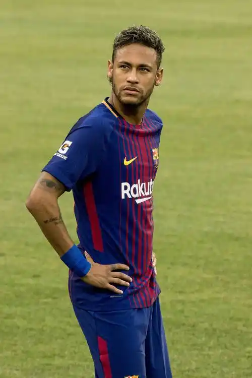 策略日益侧 策略日益侧