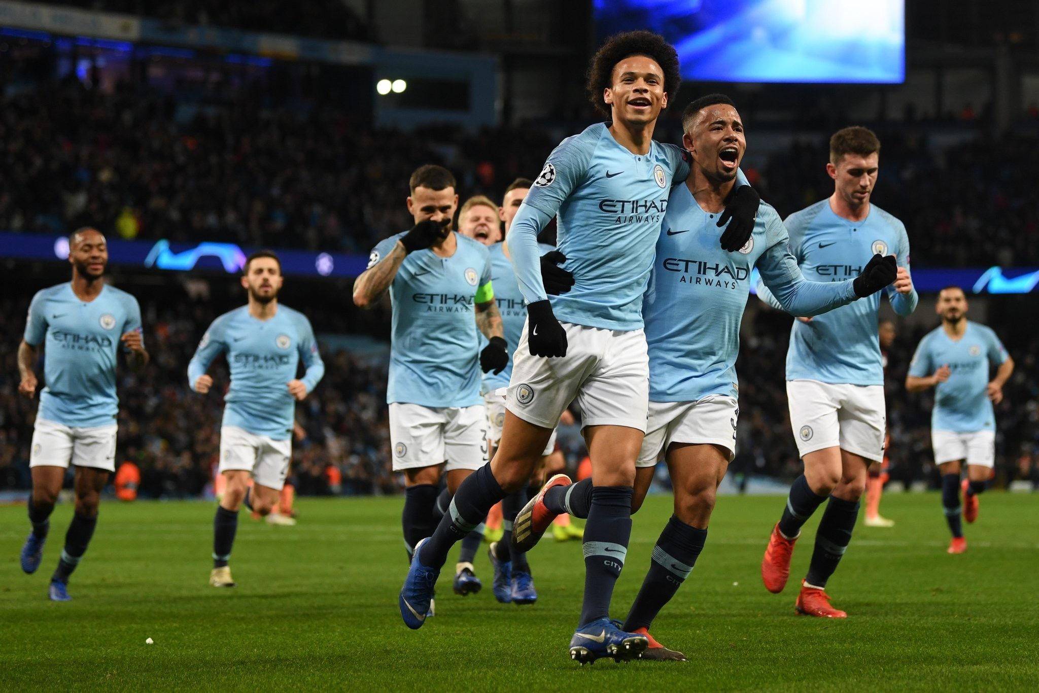 巴西本场比赛做出7次换人,因球员脑震荡额外获得2个换人名额.